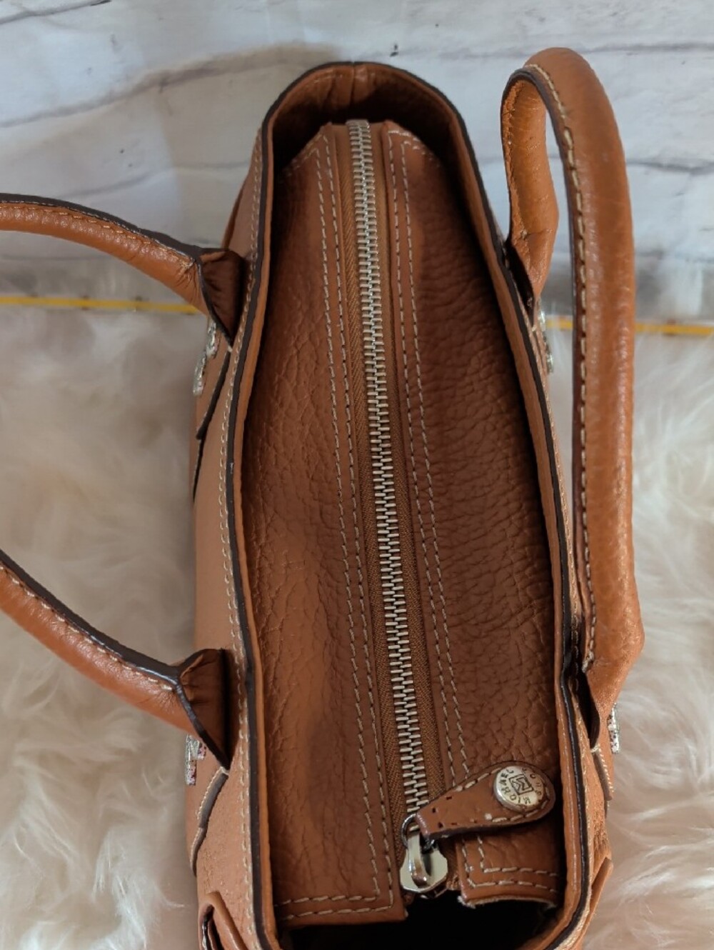 Vintage MICHAEL Michael Kors Classic Tan Leather Tote Bag - Picture 3 of 11